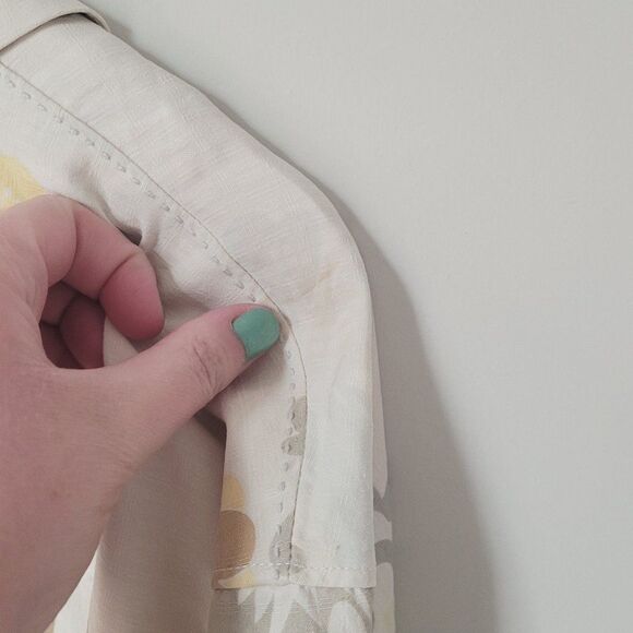 Tommy Bahama Floral Neutral Color Button Down Short Sleeve Shirt Size Large - Picture 2 of 6